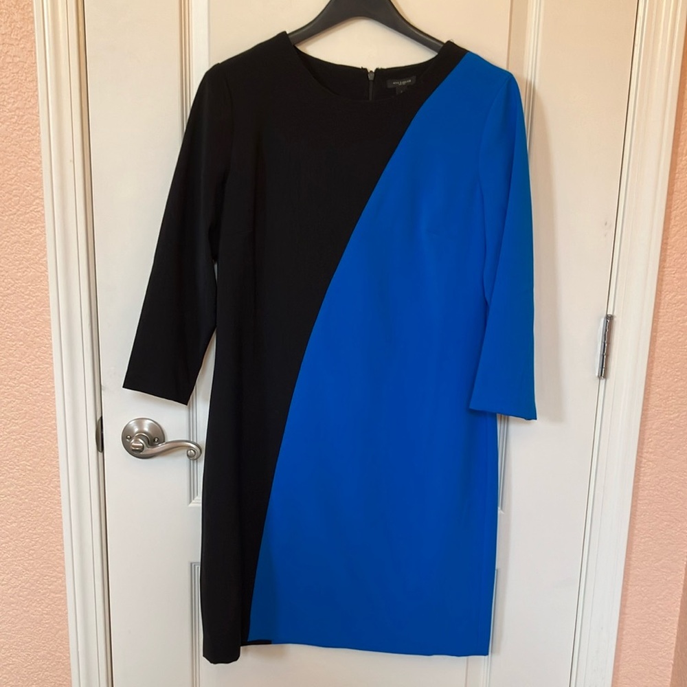 NWT Ann Taylor Elegant Colorblock Dress - Black and Blue. Size 8.